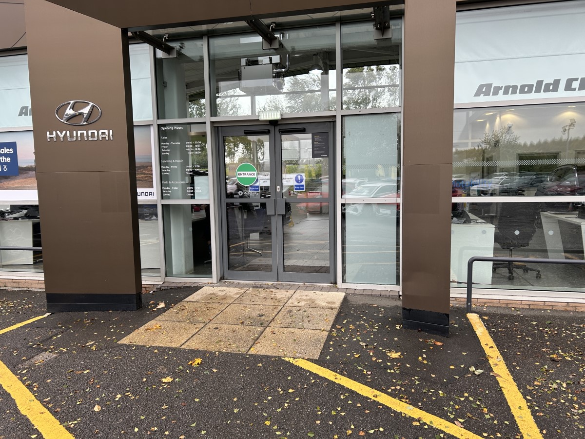 Arnold Clark Stirling Renault / Dacia / Hyundai | AccessAble