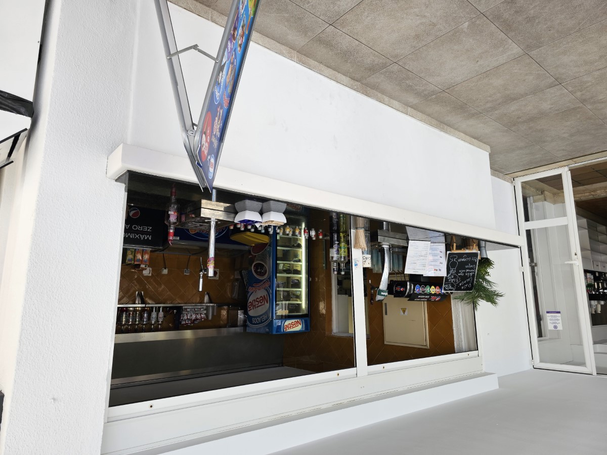 TUI SUNEO Santa Ponsa - Poolside Bar - Pionero Building | AccessAble