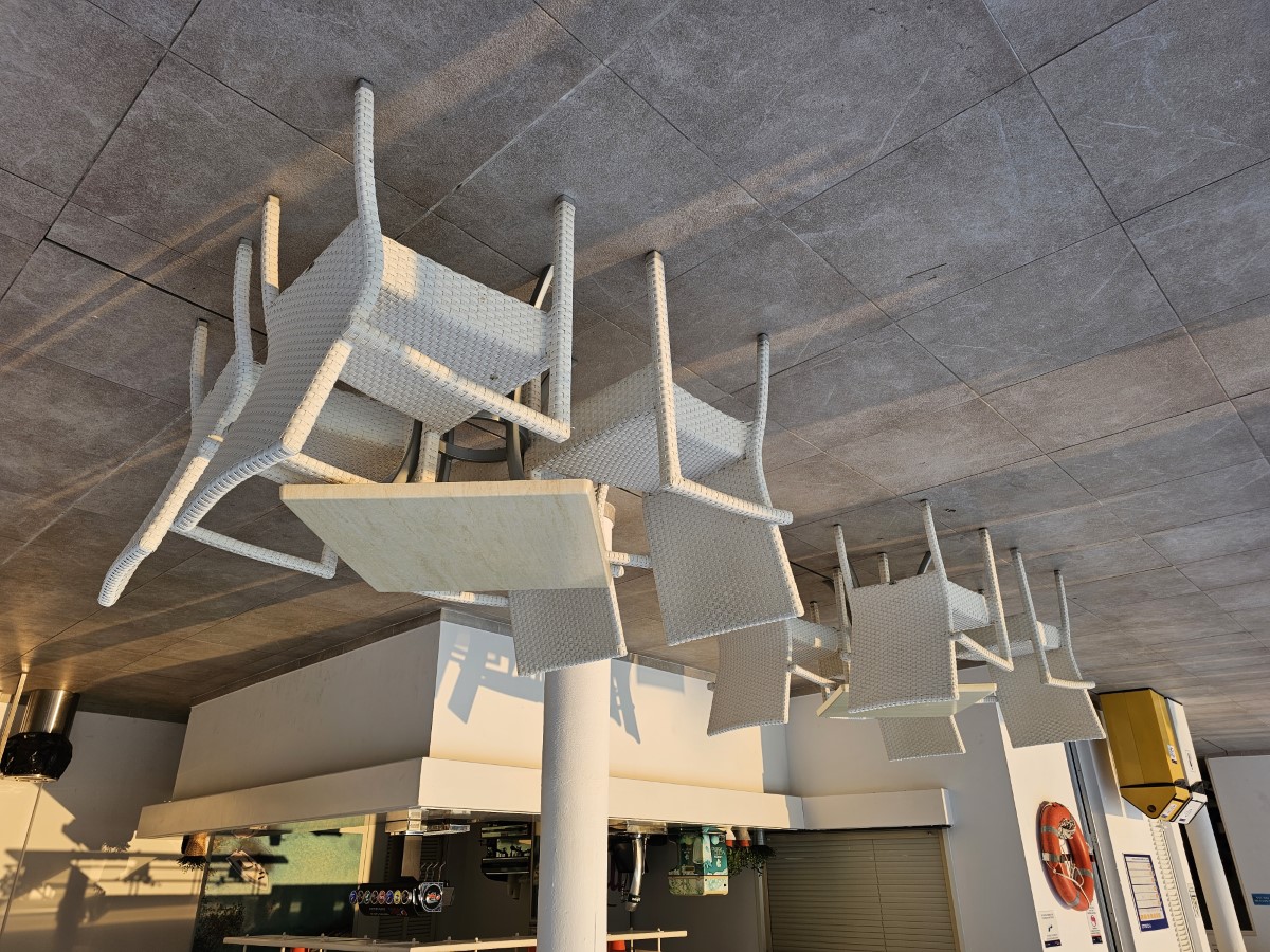 TUI SUNEO Santa Ponsa Poolside Bar Santa Ponsa Park Building