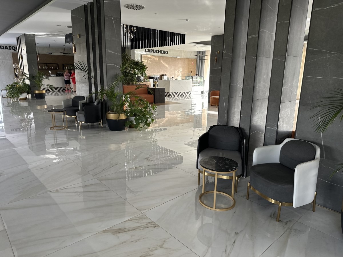 RIU Palace Santa Maria Daiquiri Lobby Bar AccessAble