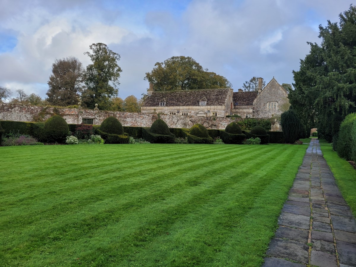 Avebury - Manor Garden