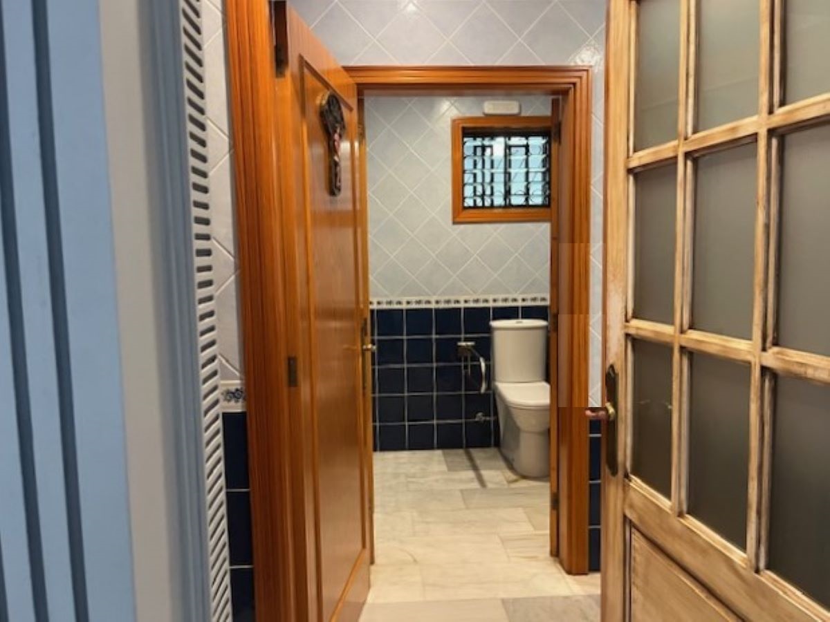 Colon II Apartments - Toilets with Adaptations for Disabled People ...