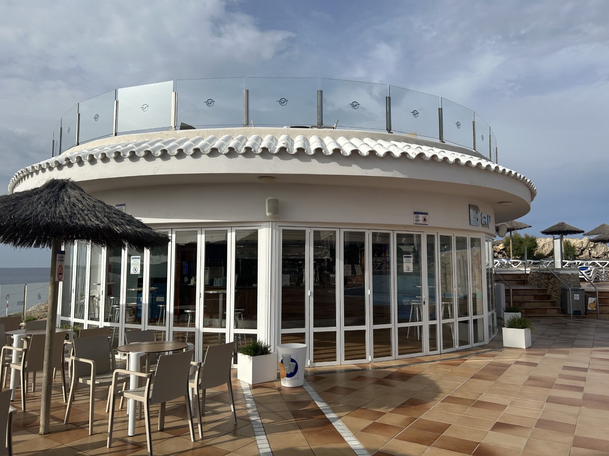 Globales Almirante Farragut Rotonda Pool Bar AccessAble