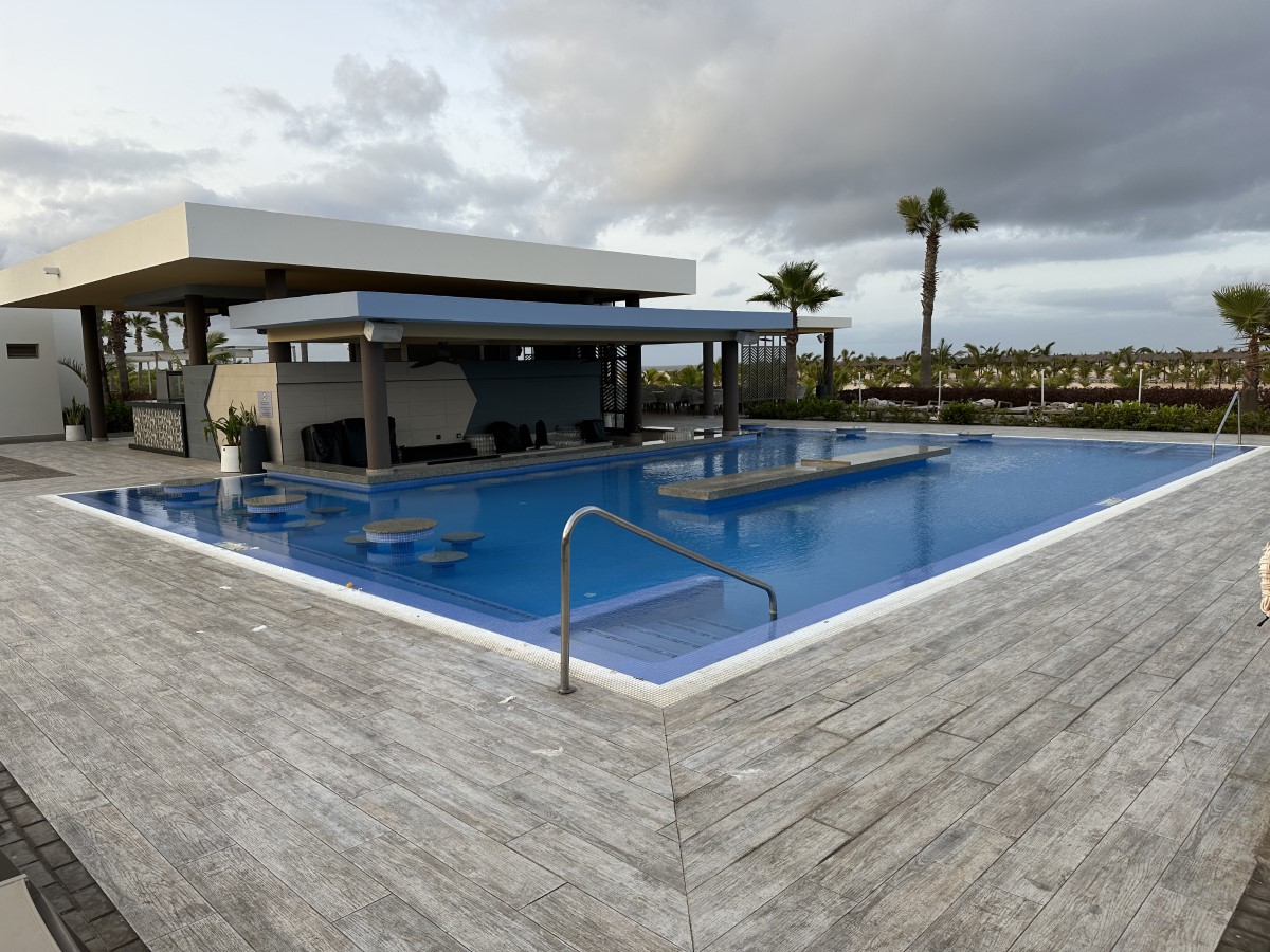 Pool Side Maria RIU Palace Santa Maria - Outdoor Pool 3 (Espargos Swim-Up Bar) | AccessAble