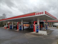 Esso Petrol Station - M42 - Tamworth Services - Moto