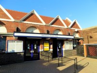 Drayton Park Station