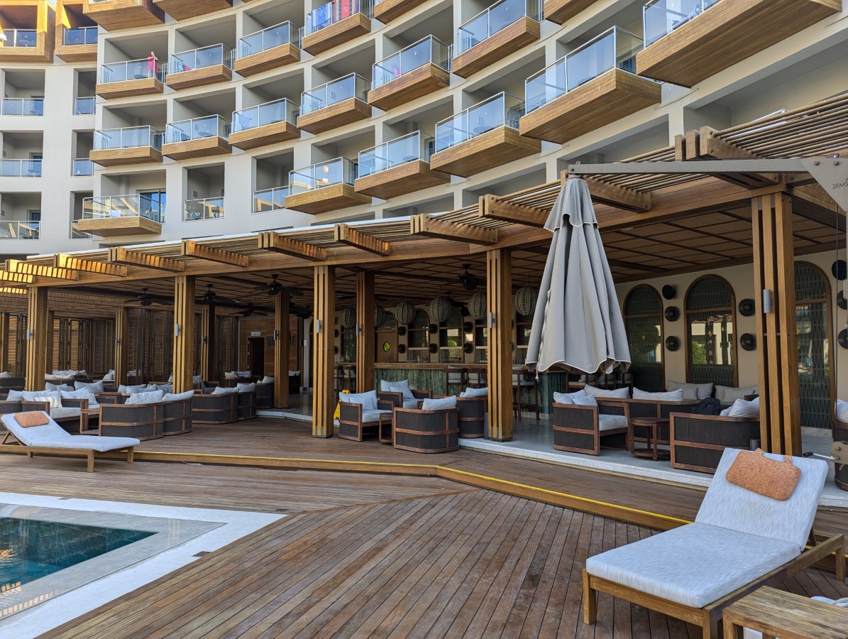 Rixos Sungate Marine Pool Bar AccessAble