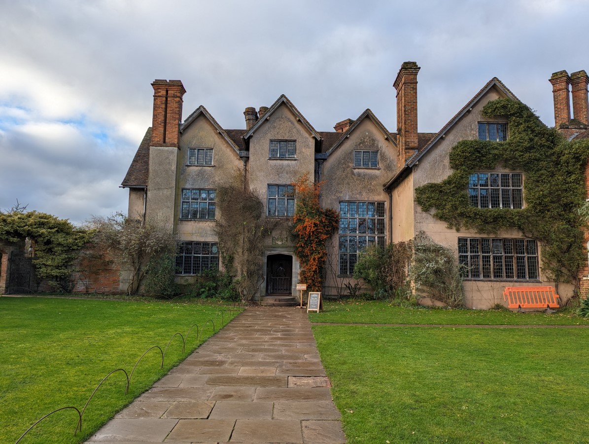 Packwood House Barnyard Picnic Area AccessAble