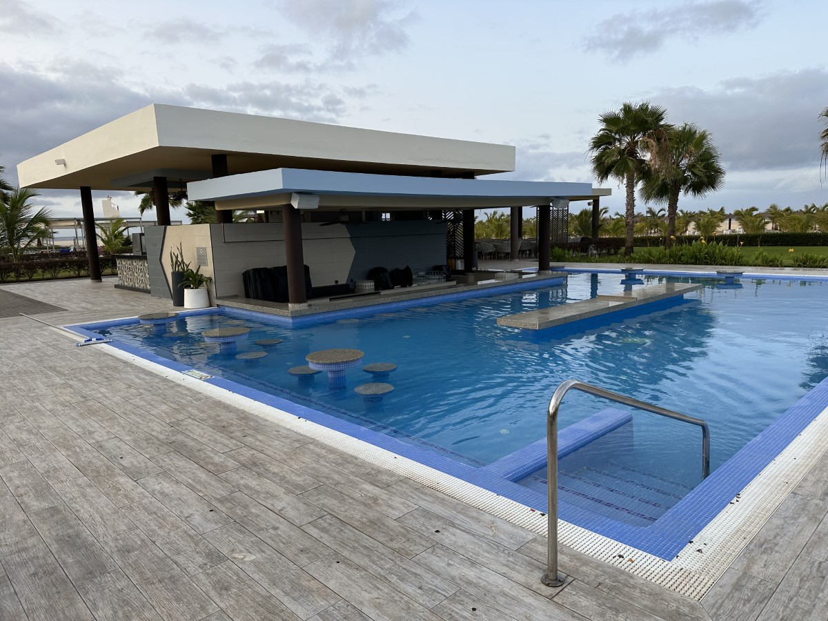 RIU Palace Santa Maria - Outdoor Pool 5 (Murdeira Swim-Up Bar) | AccessAble