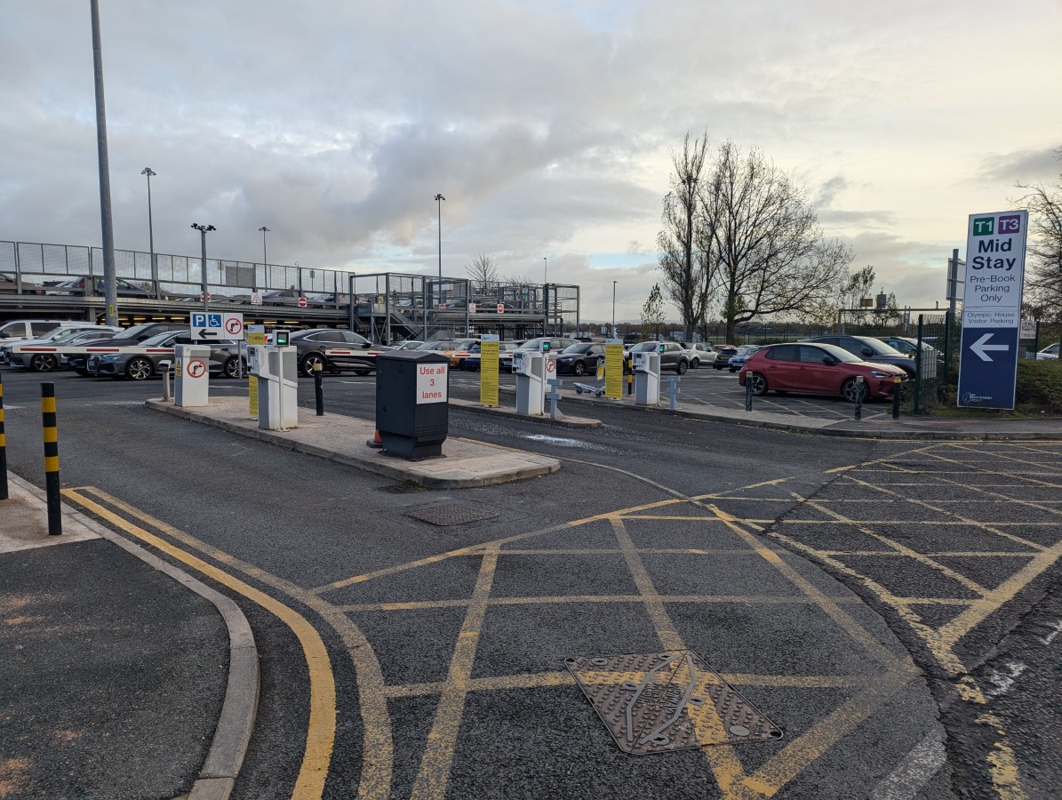 Mid Stay Manchester Airport Car Park
