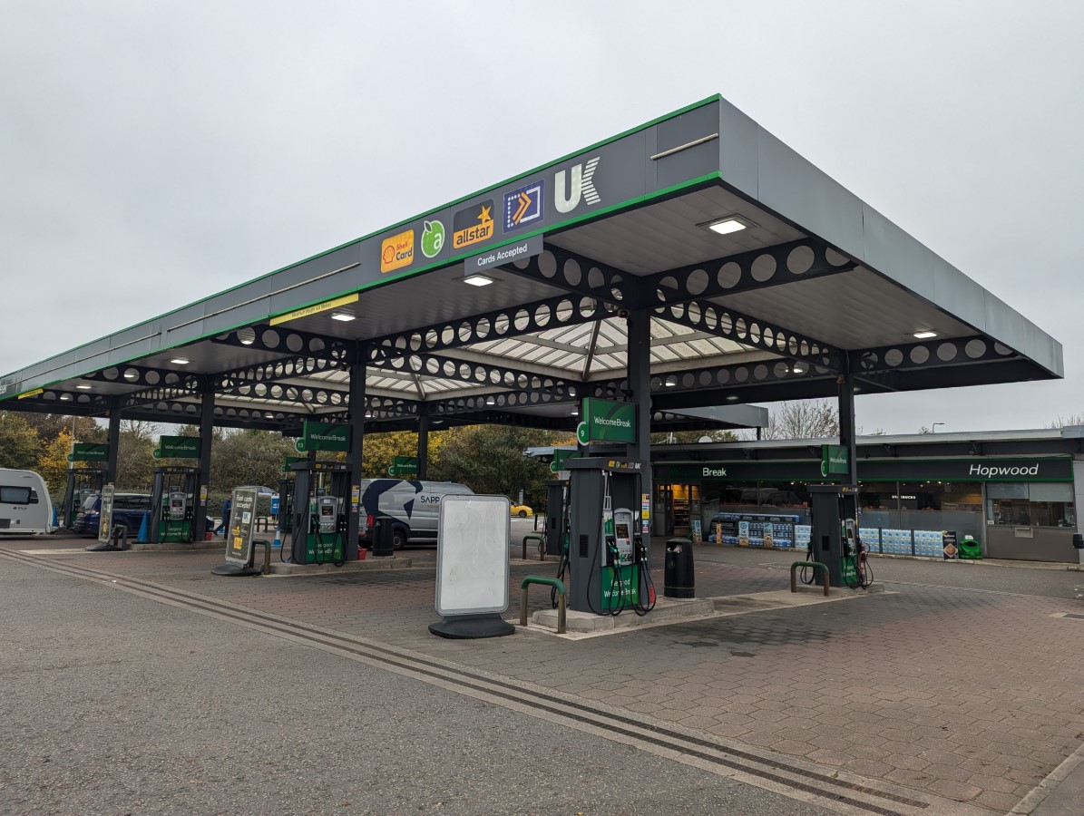 Welcome Break Petrol Station - M42 - Hopwood Park Services - Welcome